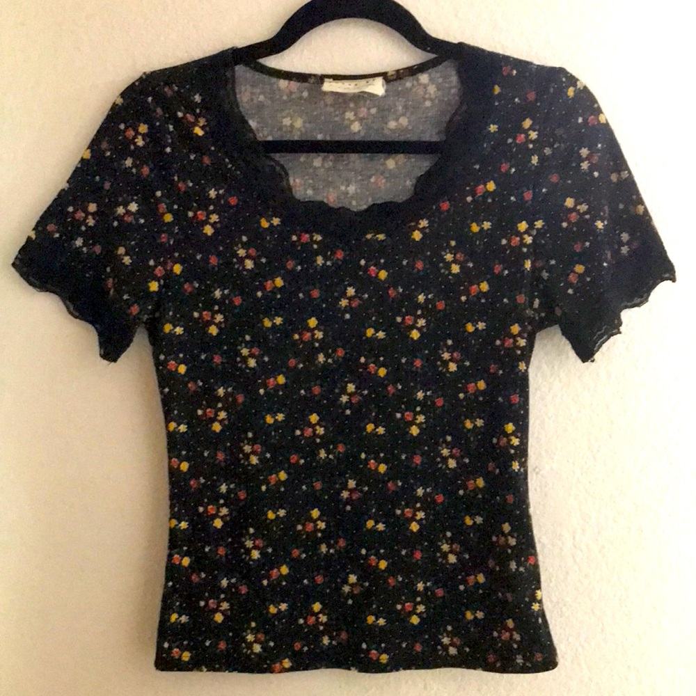 Dress Up | dense floral tuck in top